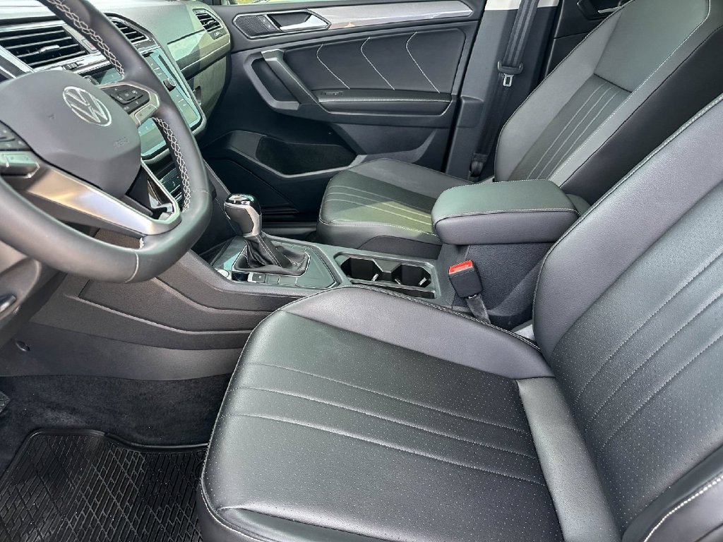Used 2023 Volkswagen Tiguan SE FWD image 13