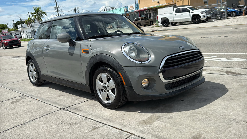Used 2019 MINI Cooper 2-Door Hardtop w/ Signature Upholstery Package FWD image 16