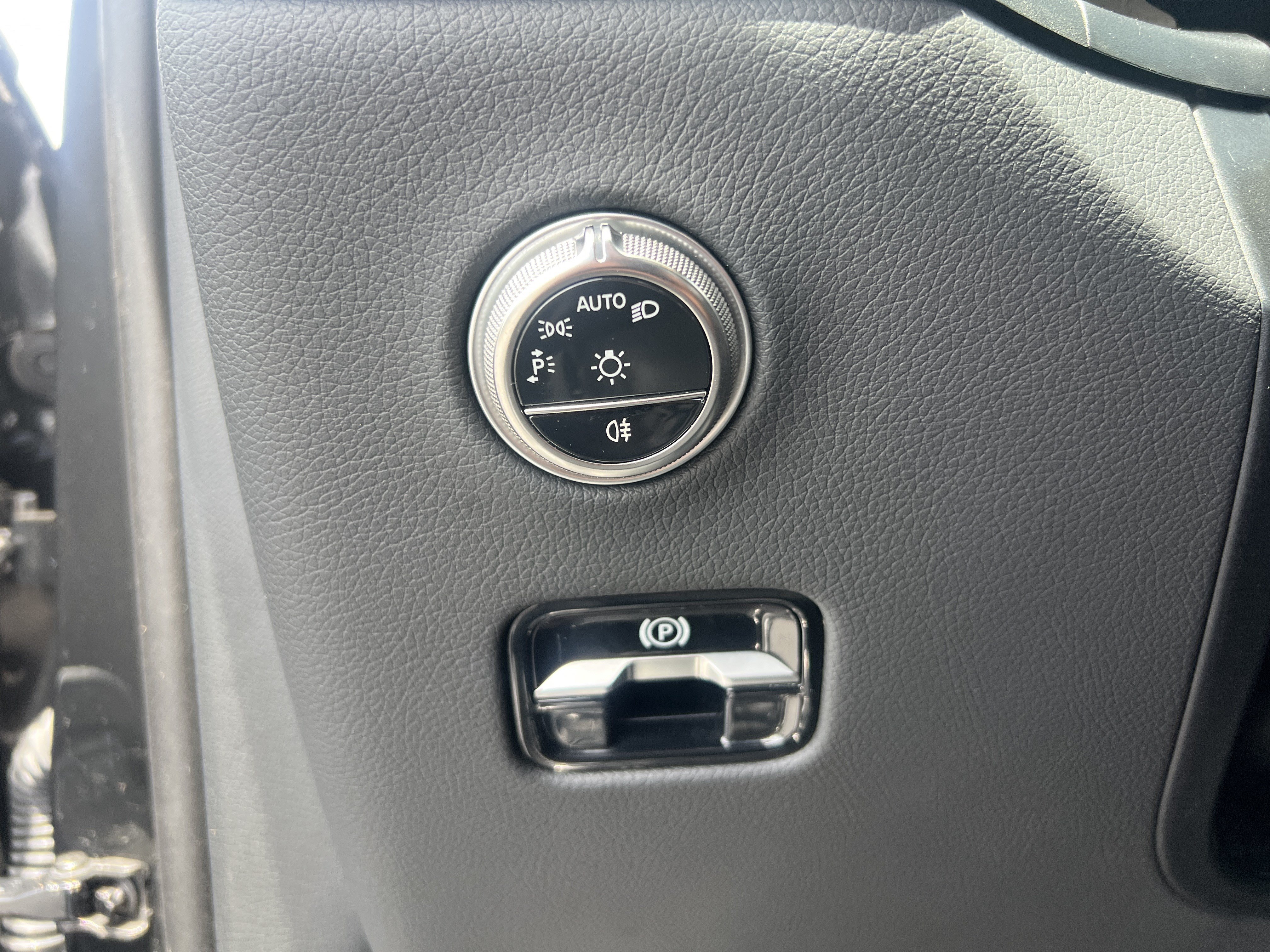Certified 2025 Mercedes-Benz GLC 300 4MATIC image 17