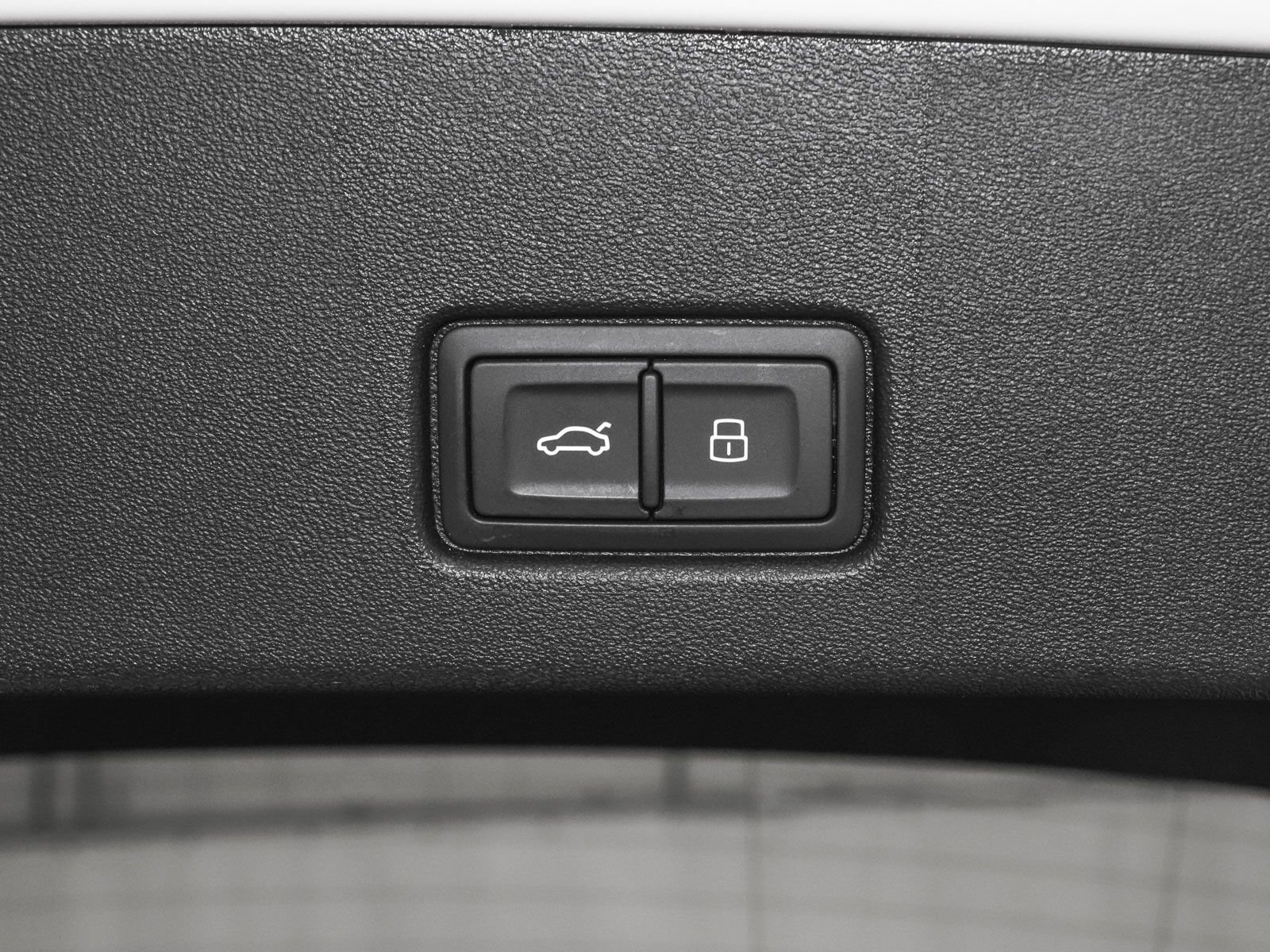 Used 2025 Audi Q4 e-tron Premium Plus w/ Premium Plus image 43