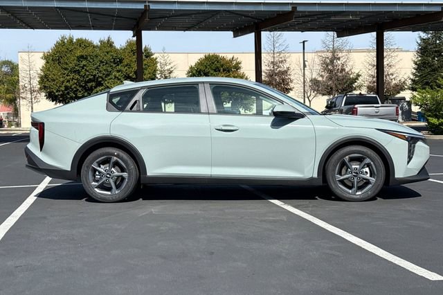 New 2026 Kia K4 LXS image 3