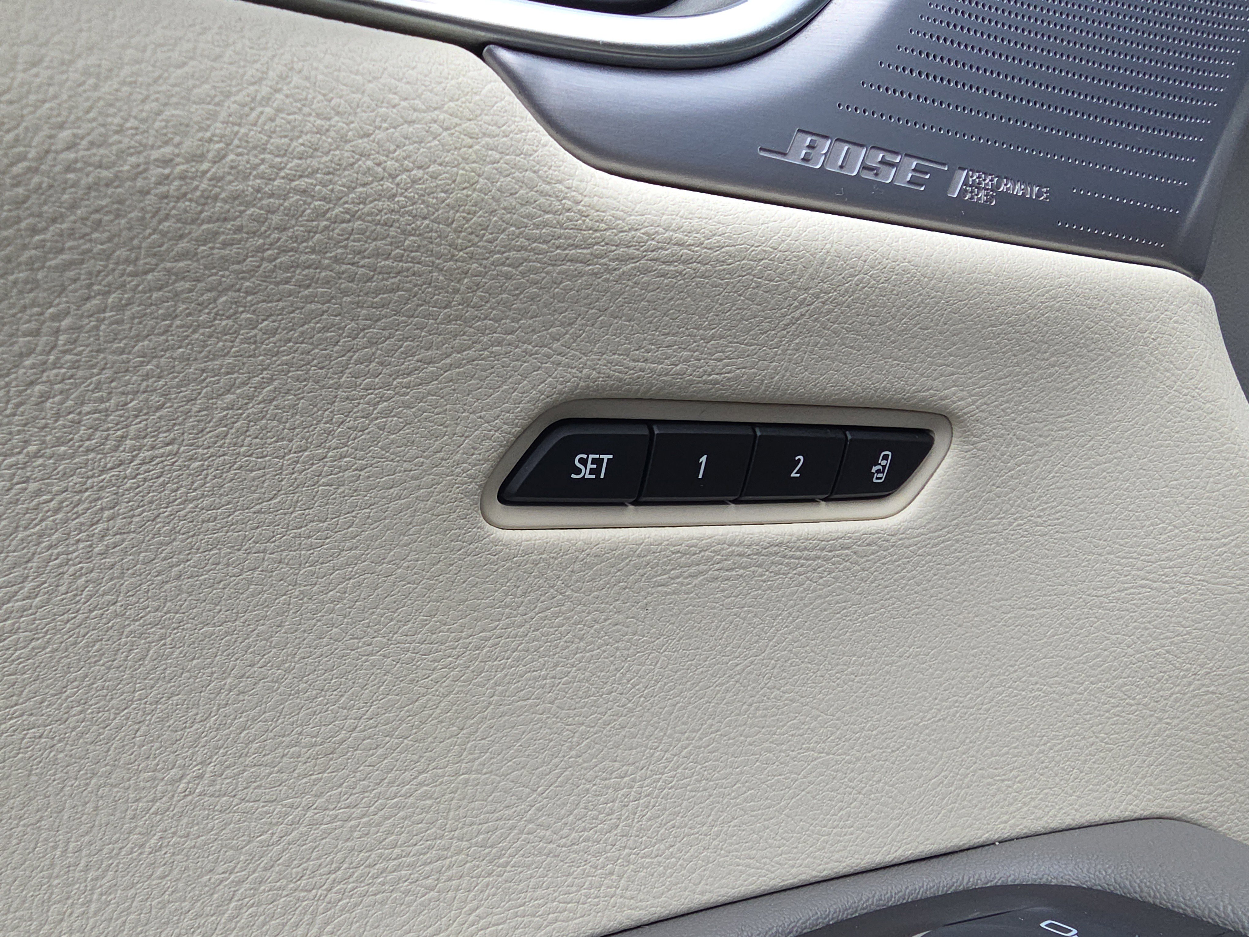 Certified 2025 Cadillac XT6 Premium Luxury image 19