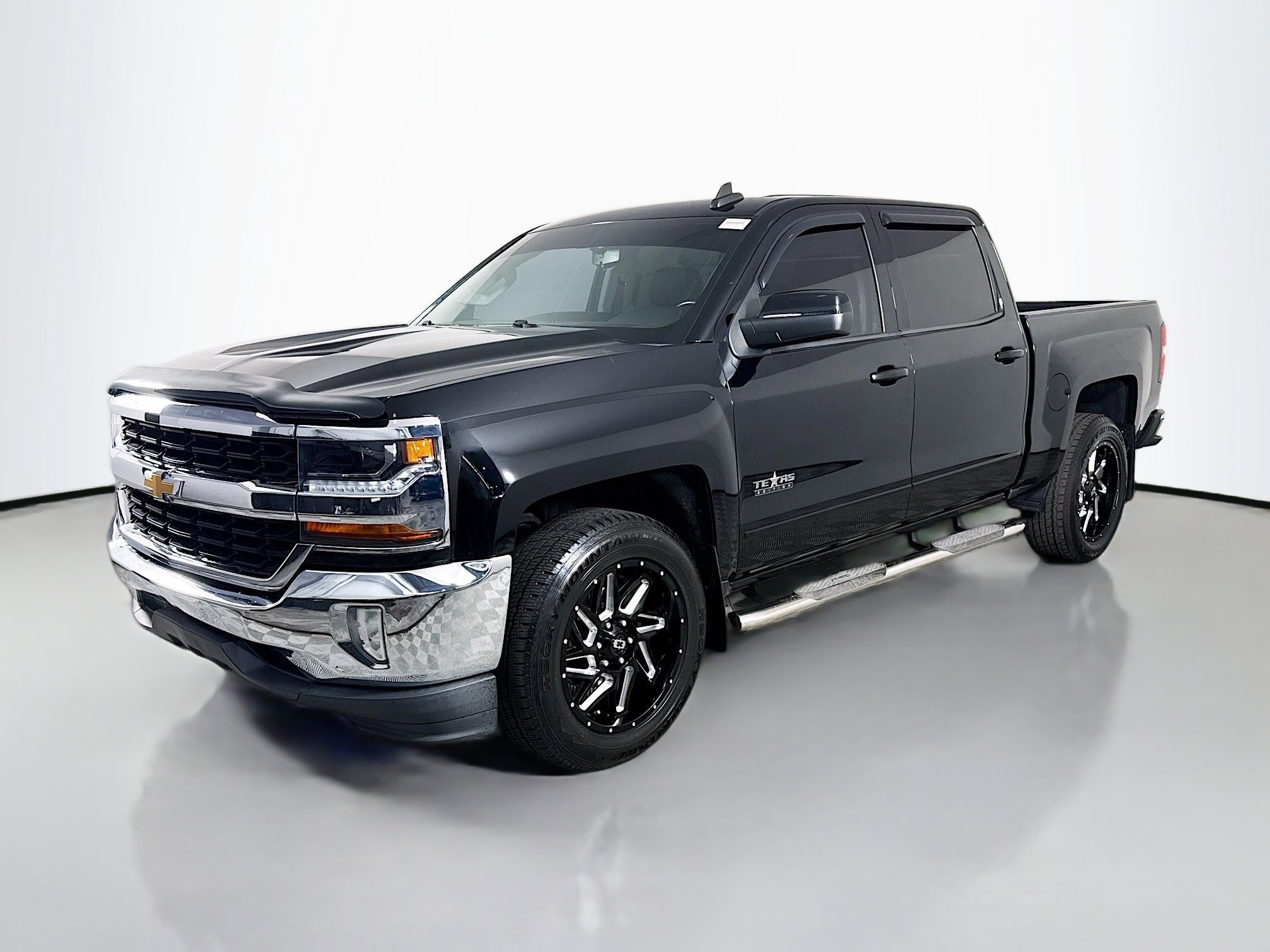 Used 2018 Chevrolet Silverado 1500 LT w/ Texas Edition RWD image 4