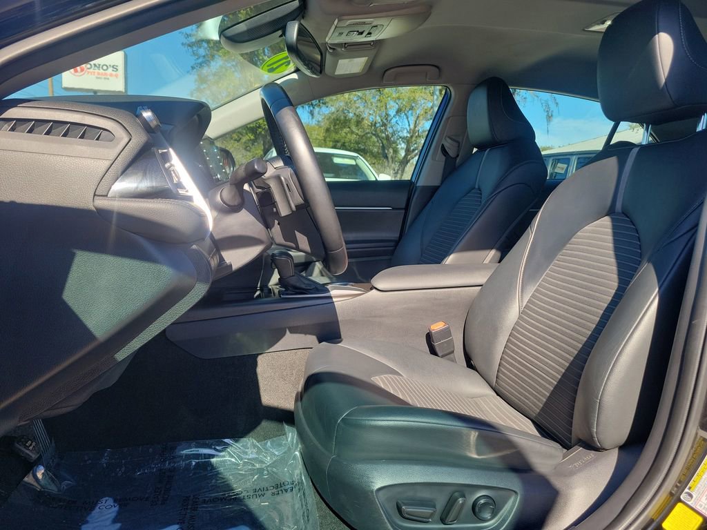 Used 2021 Toyota Camry SE w/ Convenience Package image 14