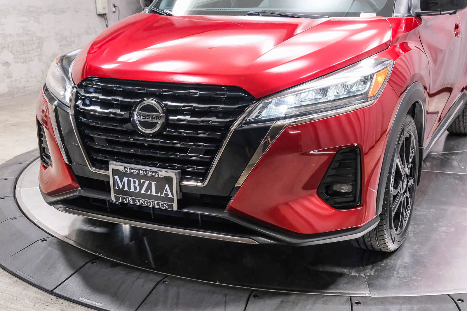 Used 2021 Nissan Kicks SR w/ SR Premium Package FWD image 11