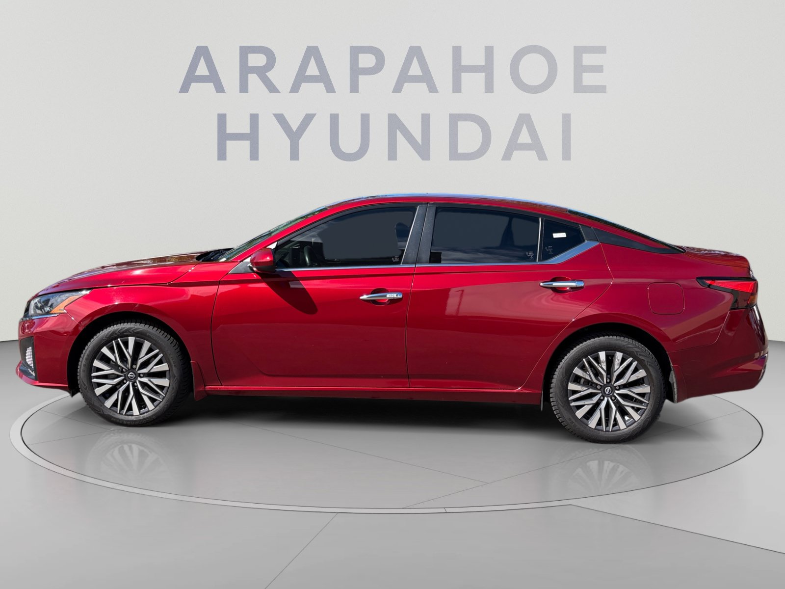 Used 2023 Nissan Altima 2.5 SV w/ SV Premium Package AWD/4WD image 2
