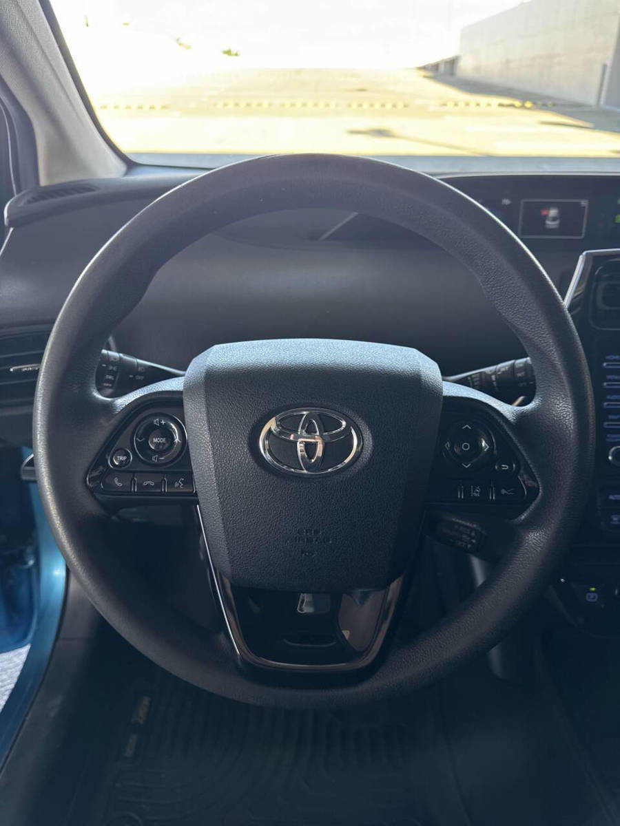 Used 2021 Toyota Prius LE AWD/4WD image 32