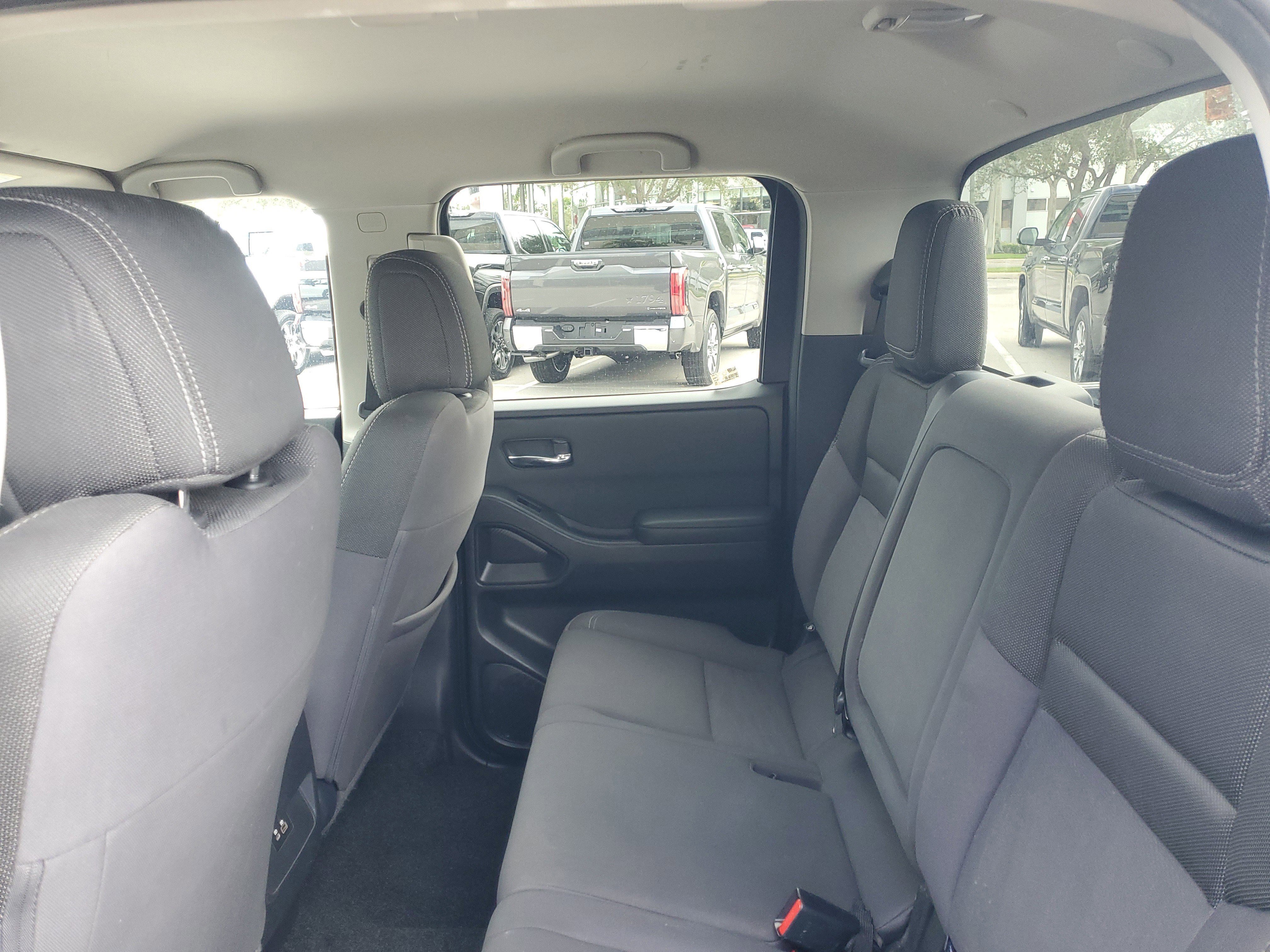 Used 2024 Nissan Frontier SV image 10