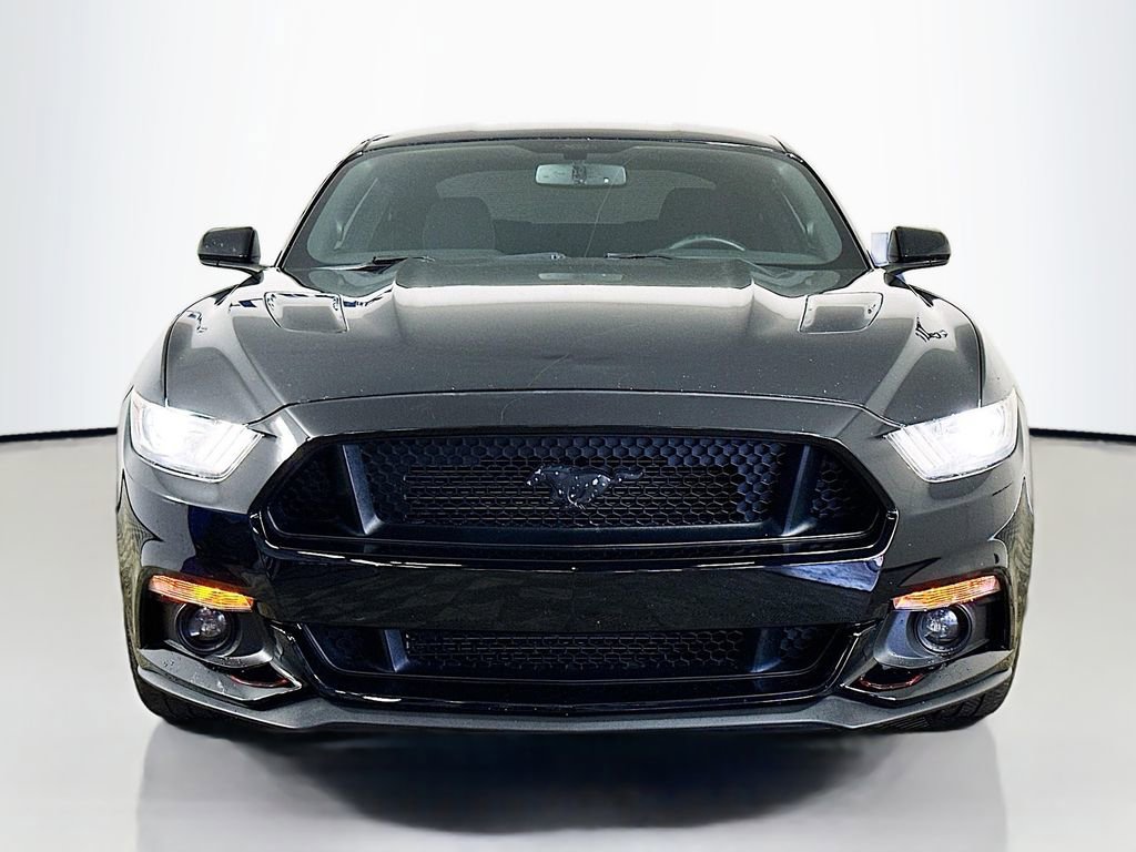 Used 2017 Ford Mustang GT RWD image 2