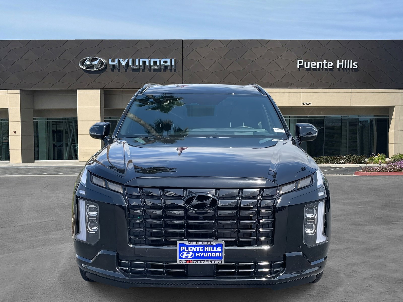 Used 2024 Hyundai Palisade Calligraphy image 2