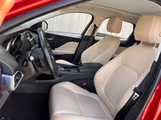 Used 2019 Jaguar F-PACE Premium image 31