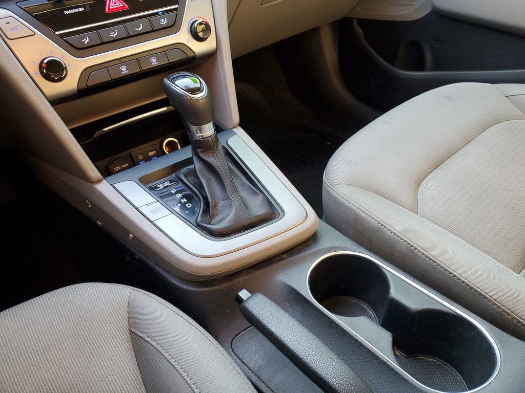 Used 2017 Hyundai Elantra SE image 19