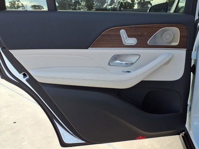 Used 2025 Mercedes-Benz GLS 450 4MATIC image 15