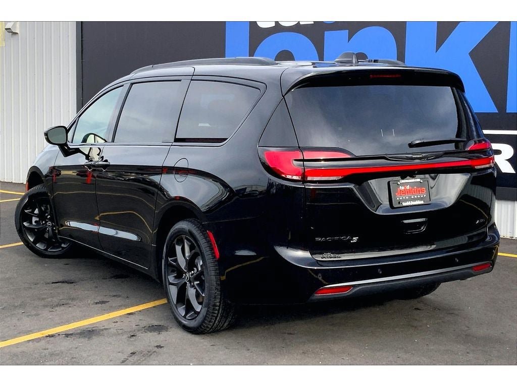 New 2026 Chrysler Pacifica Select w/ S Appearance Package AWD/4WD image 3