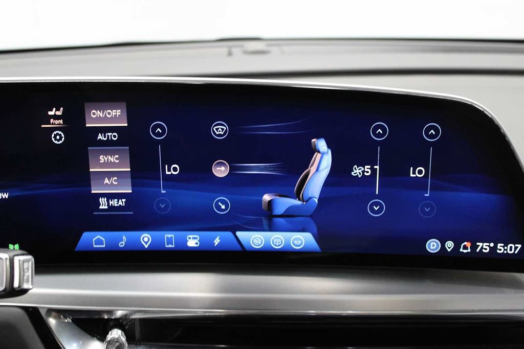 Used 2024 Cadillac Lyriq Luxury AWD/4WD image 35