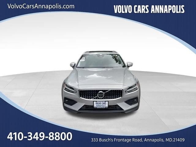 Certified 2025 Volvo V60 B5 Cross Country Ultra AWD/4WD image 3