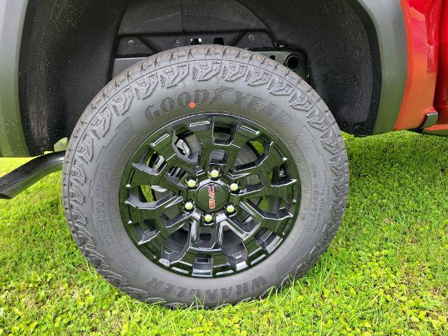 New 2026 GMC Canyon Elevation w/ Convenience Package RWD image 9