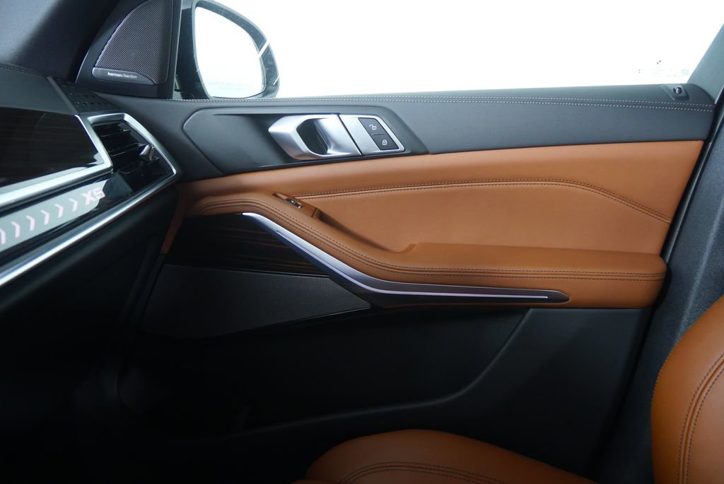 Used 2026 BMW X5 xDrive40i w/ M Sport Package image 24