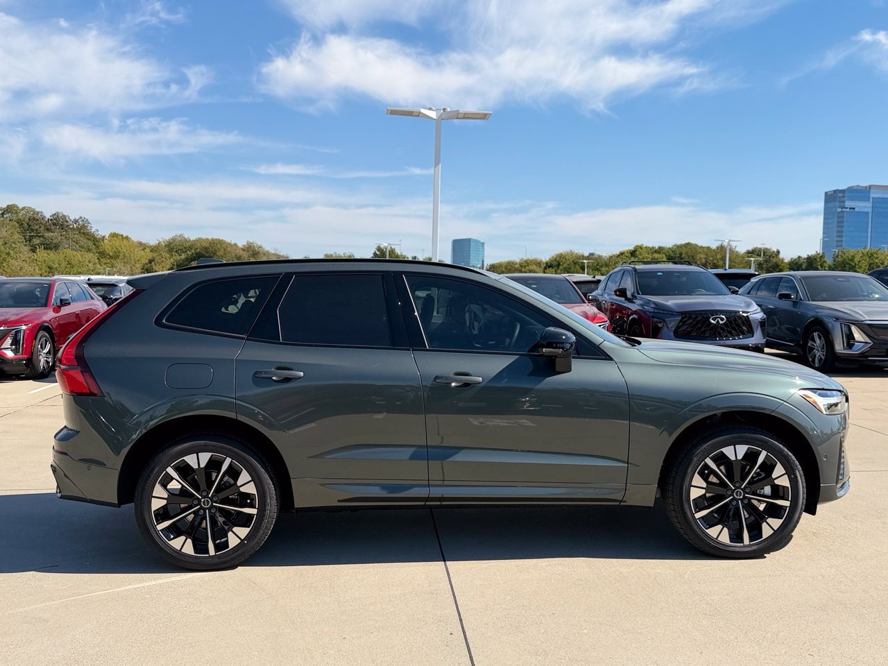 New 2027 Volvo XC60 B5 Plus AWD/4WD image 4