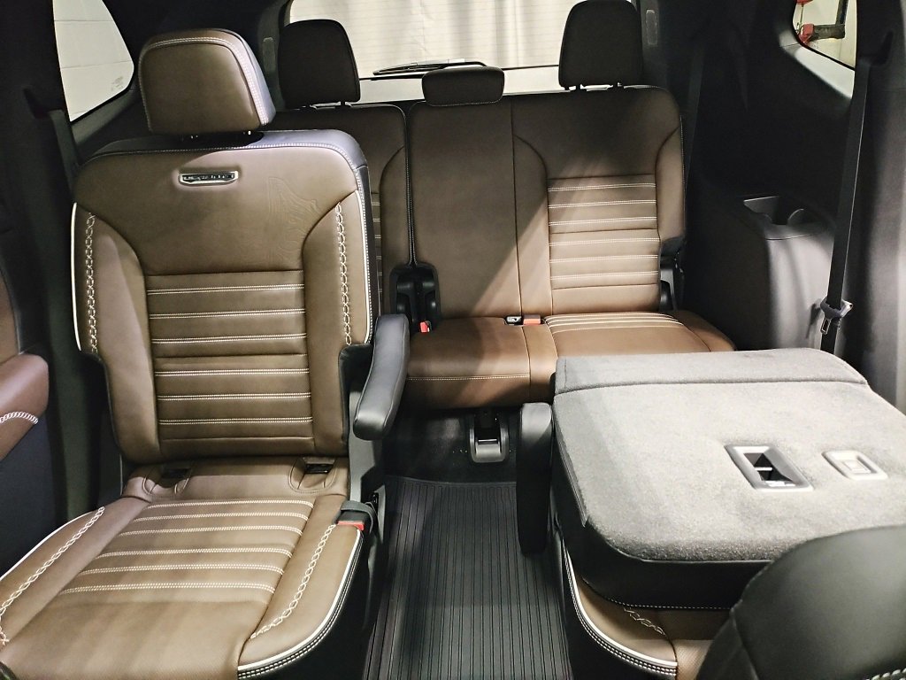 New 2026 GMC Acadia Denali Ultimate w/ LPO, Floor Liner Package image 30