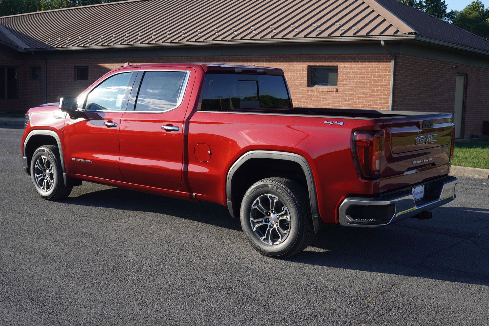 New 2026 GMC Sierra 1500 SLT w/ SLT Convenience Package image 7