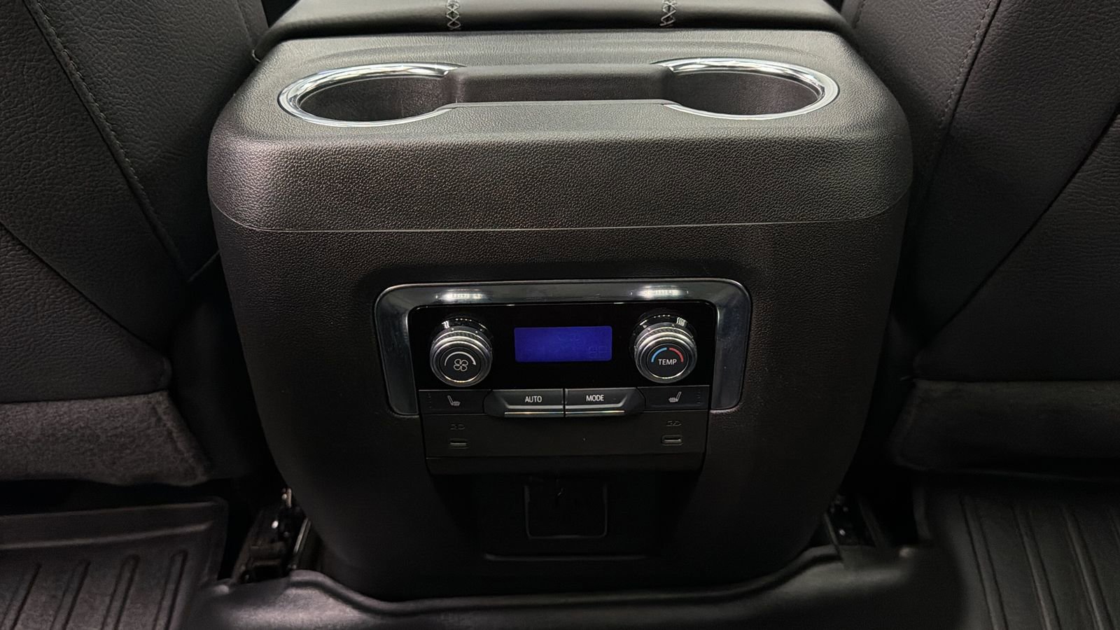 Used 2025 GMC Yukon XL Denali w/ Sun & Power Step Package image 36