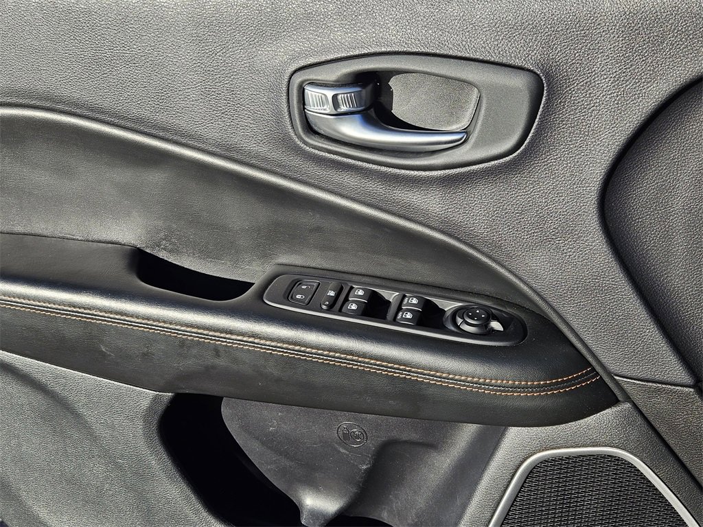 Used 2018 Jeep Compass Limited w/ Navigation Group image 18