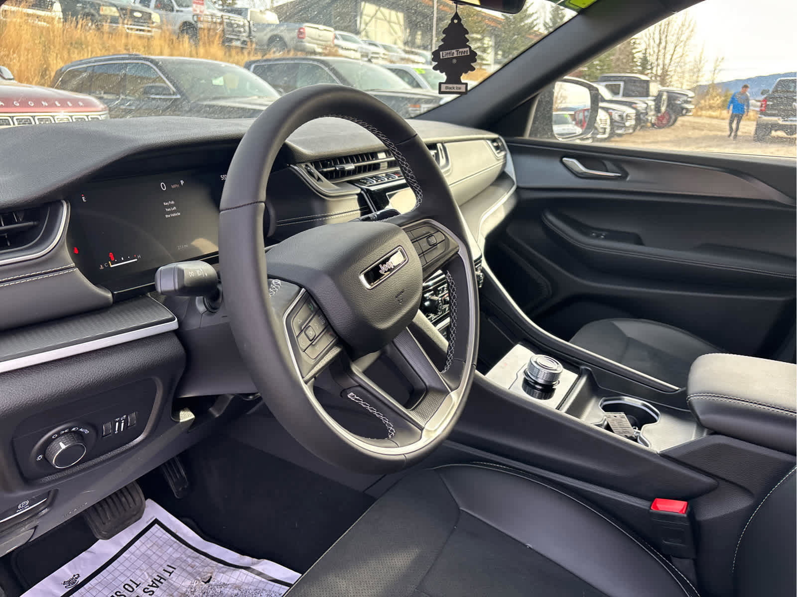 New 2025 Jeep Grand Cherokee L Laredo image 19