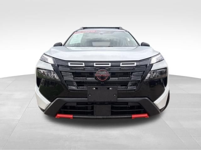 Used 2025 Nissan Rogue SV AWD/4WD image 3