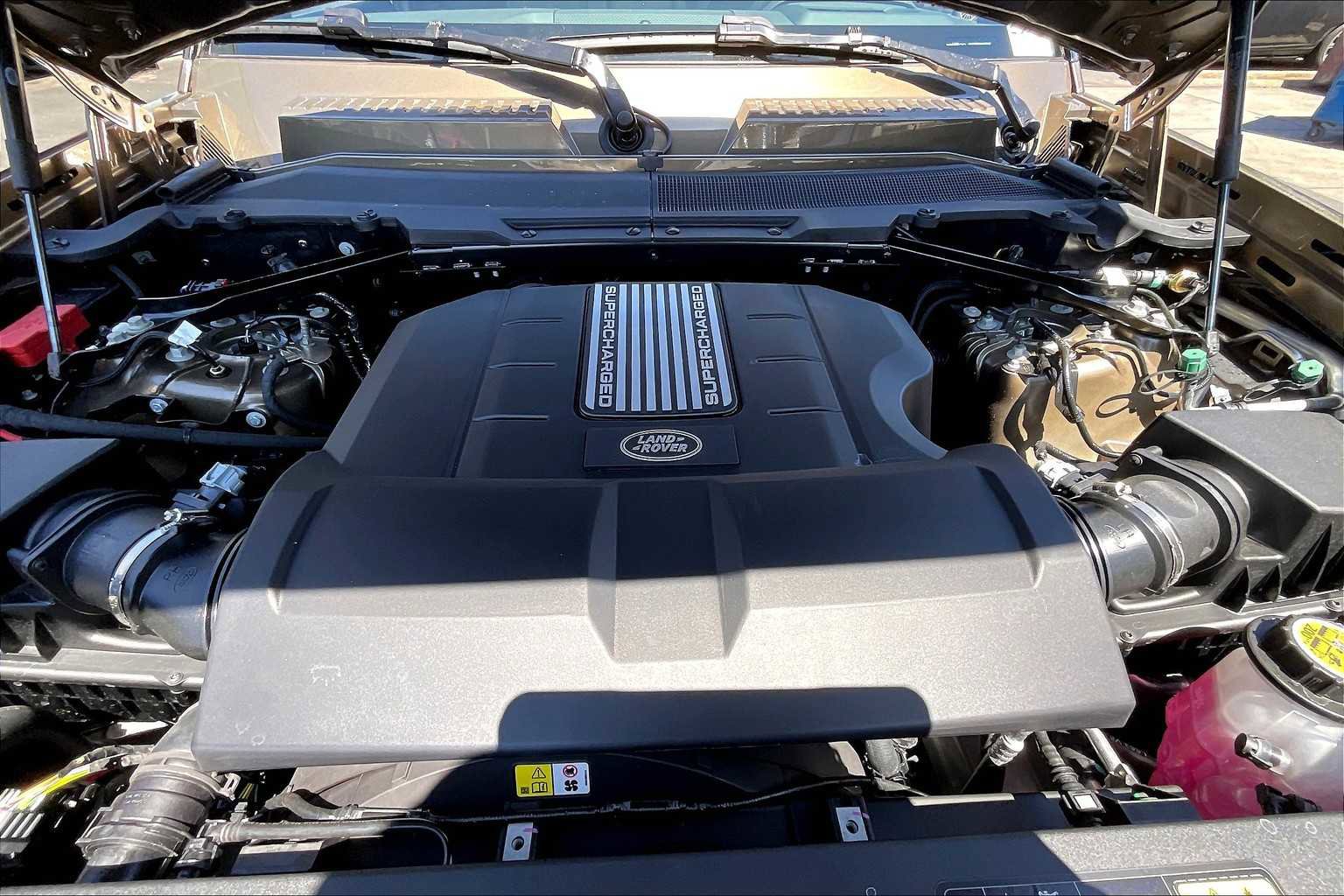 New 2025 Land Rover Defender 110 X-Dynamic SE image 13