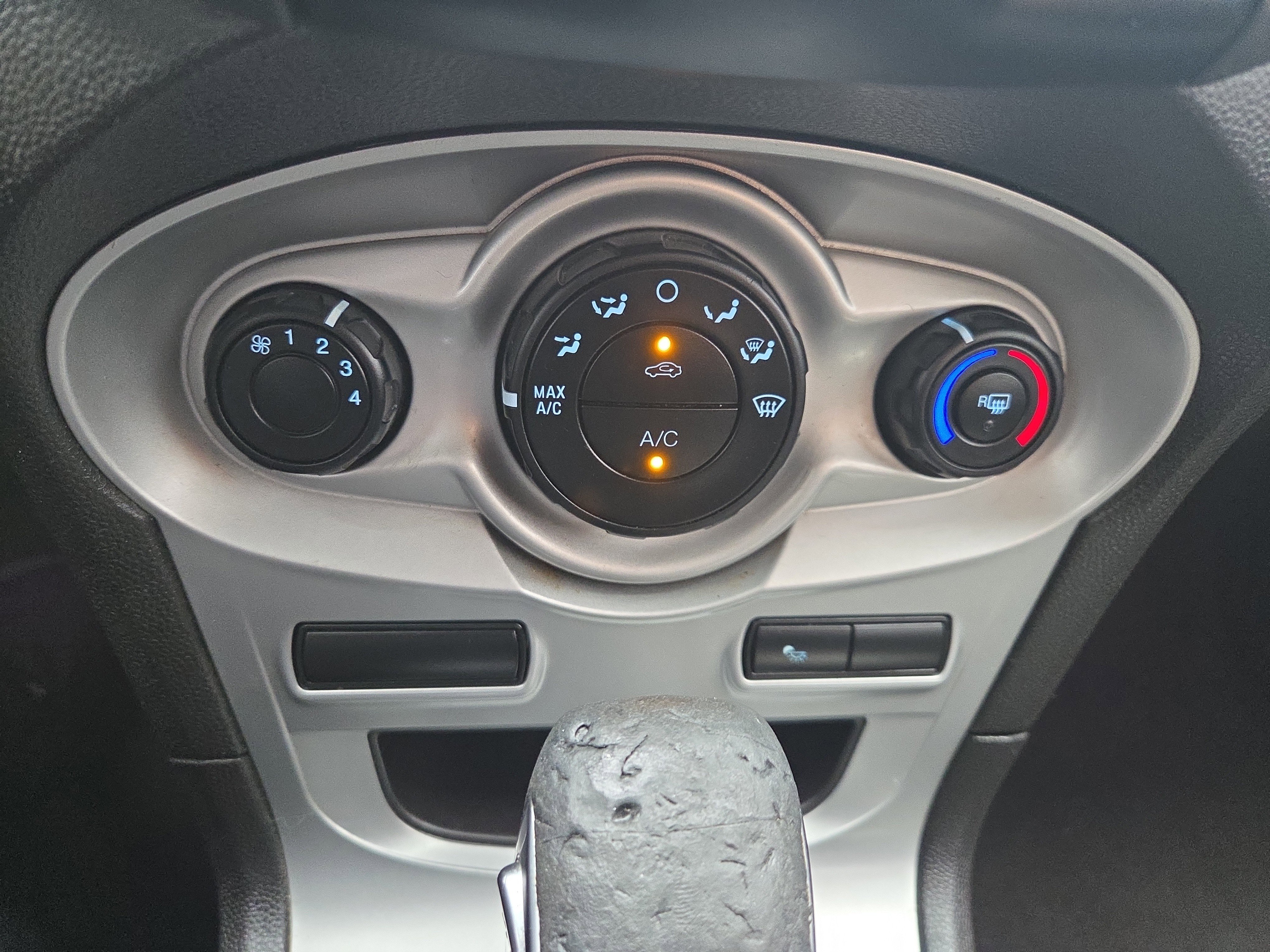 Used 2017 Ford Fiesta SE image 20