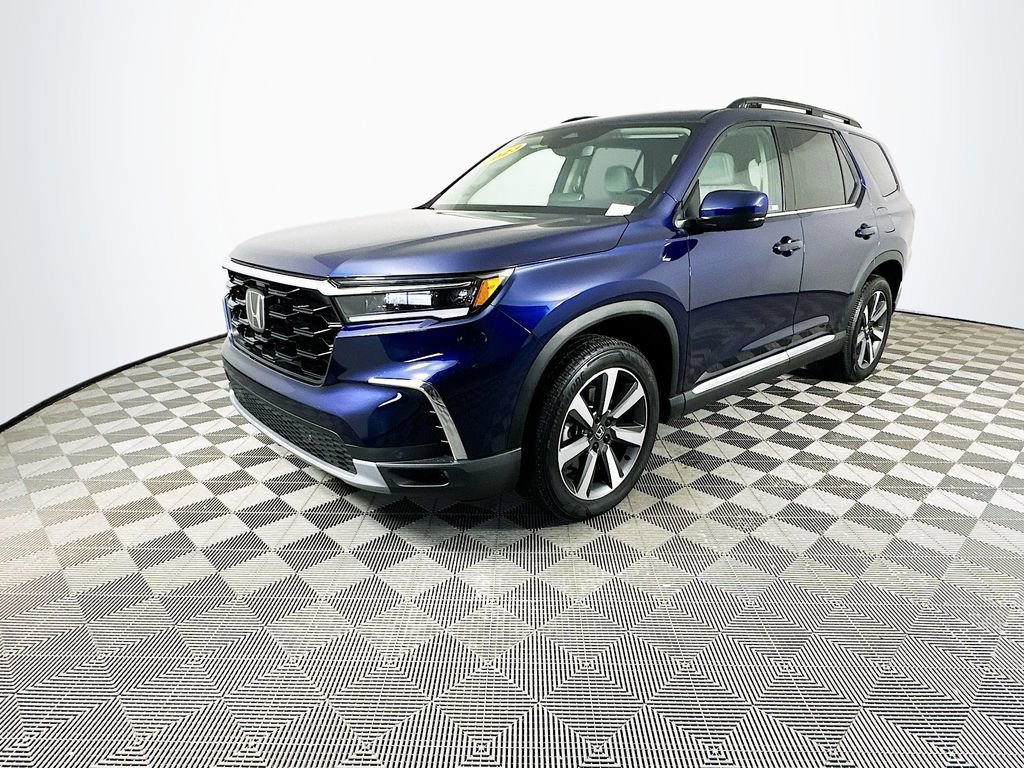 Used 2023 Honda Pilot Touring image 5
