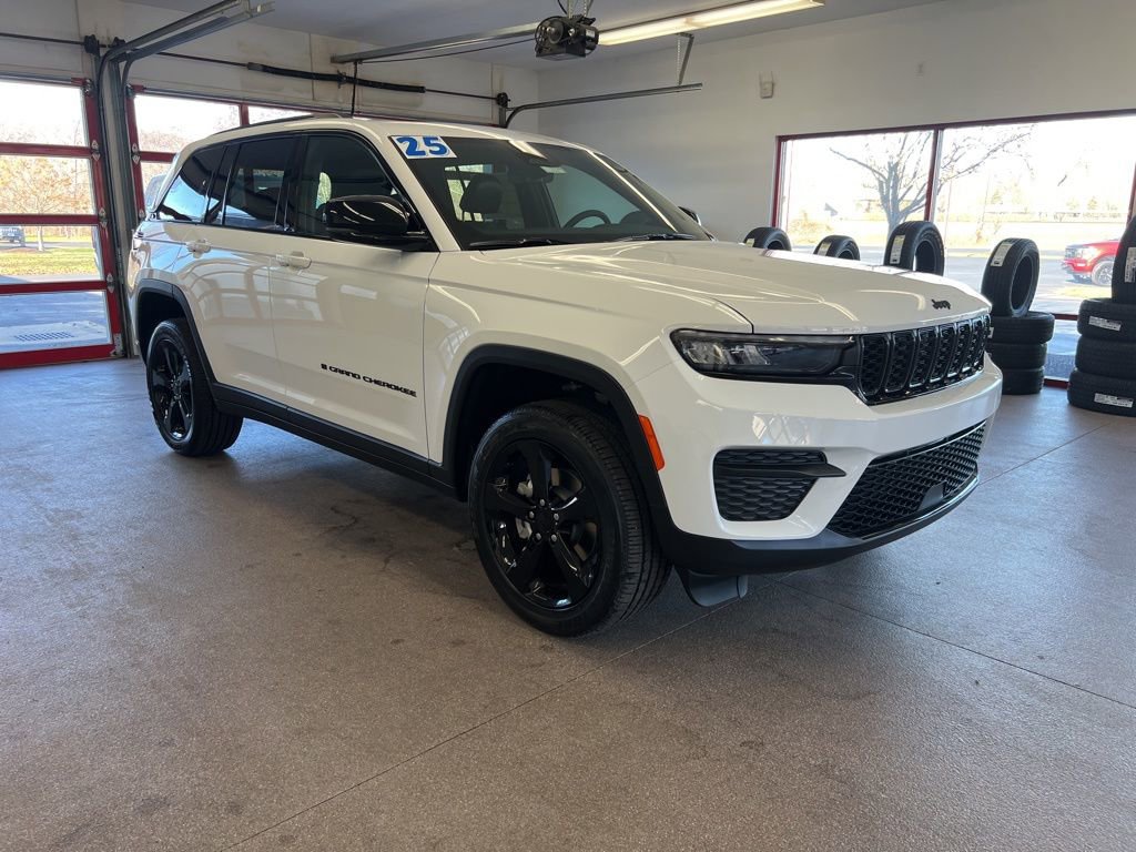 New 2025 Jeep Grand Cherokee Altitude