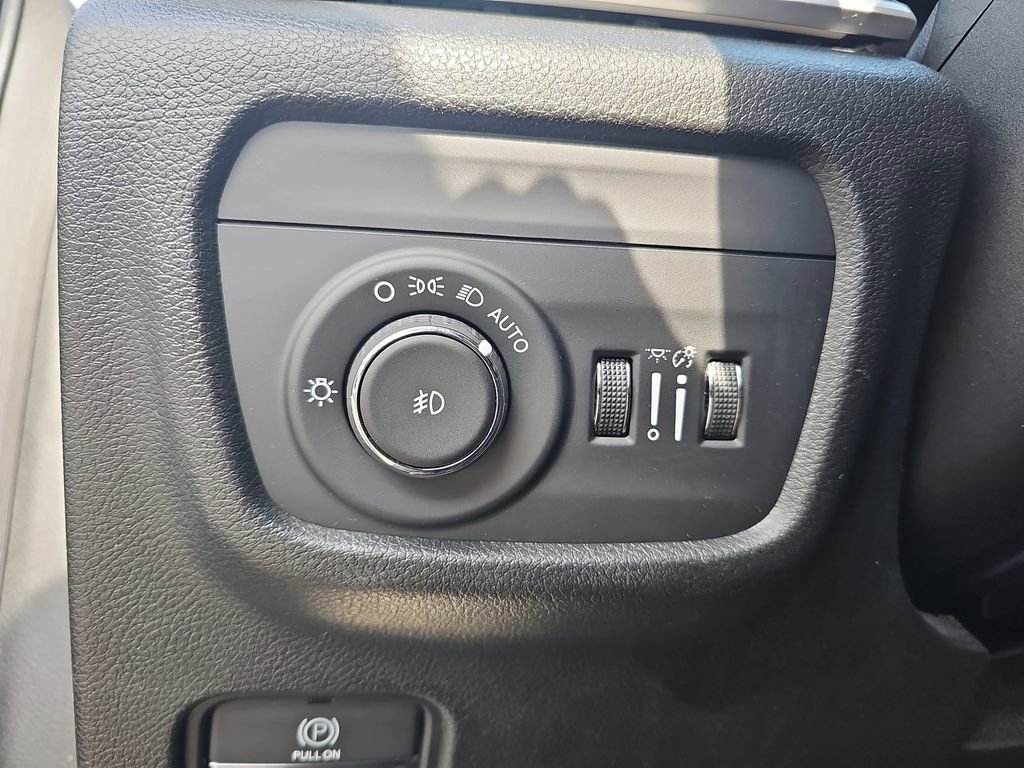 Used 2022 Jeep Grand Cherokee L Limited w/ Trailer Tow Group (B) image 27