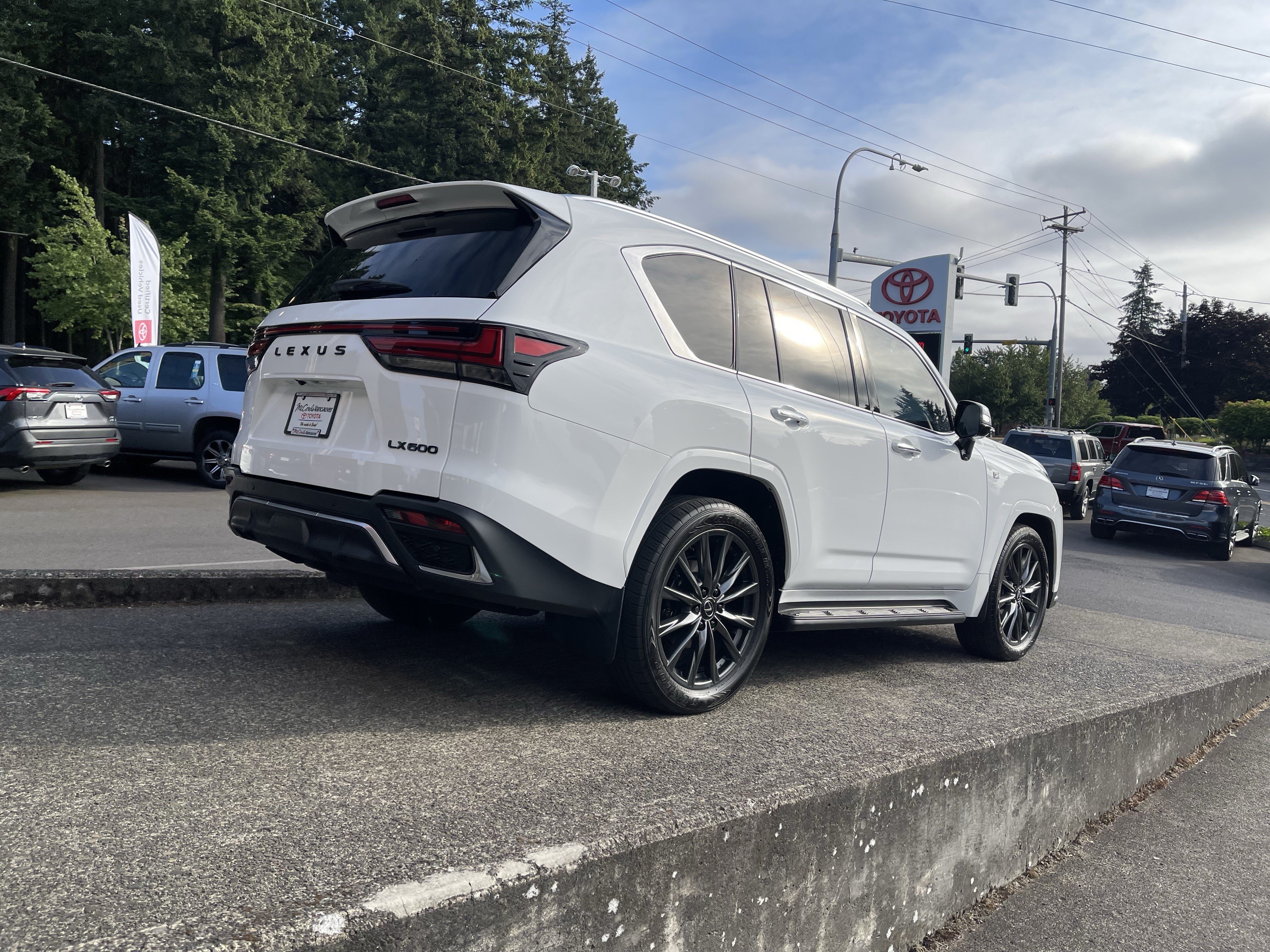 Used 2024 Lexus LX 600 F Sport AWD/4WD image 8
