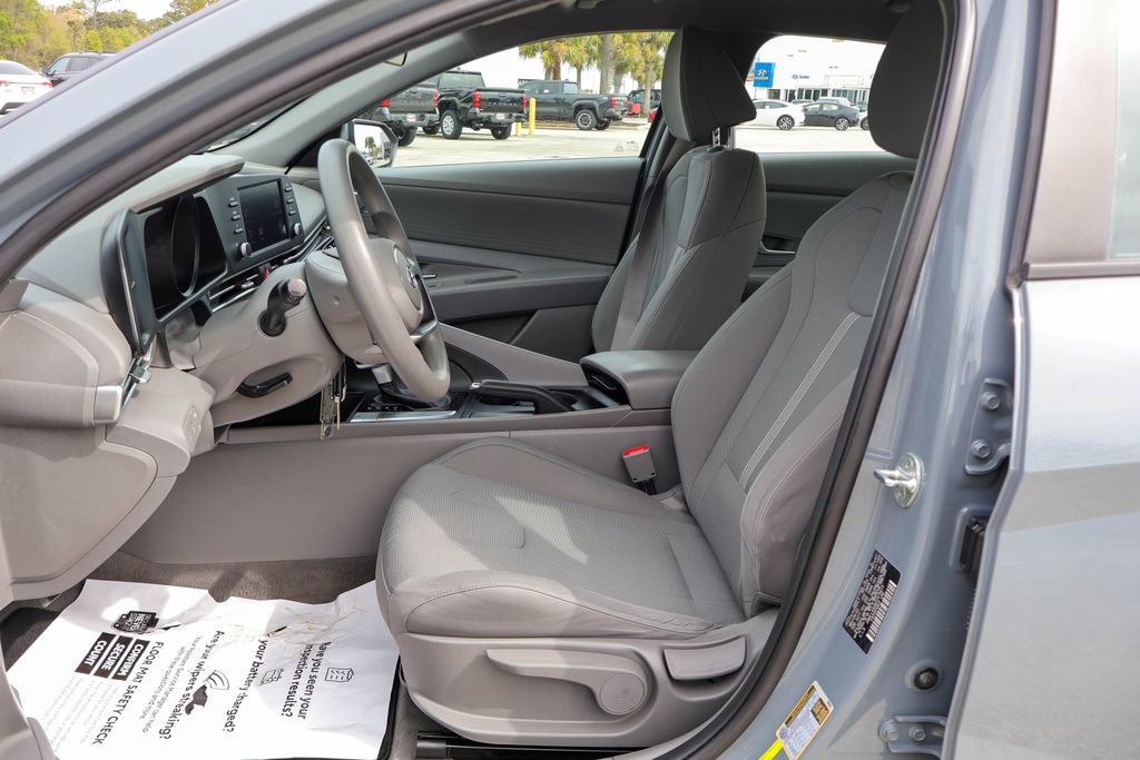 Used 2023 Hyundai Elantra SE image 8