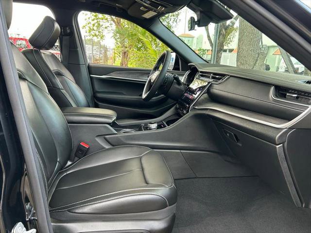 Certified 2025 Jeep Grand Cherokee Limited w/ MOPAR Finishing Package image 37