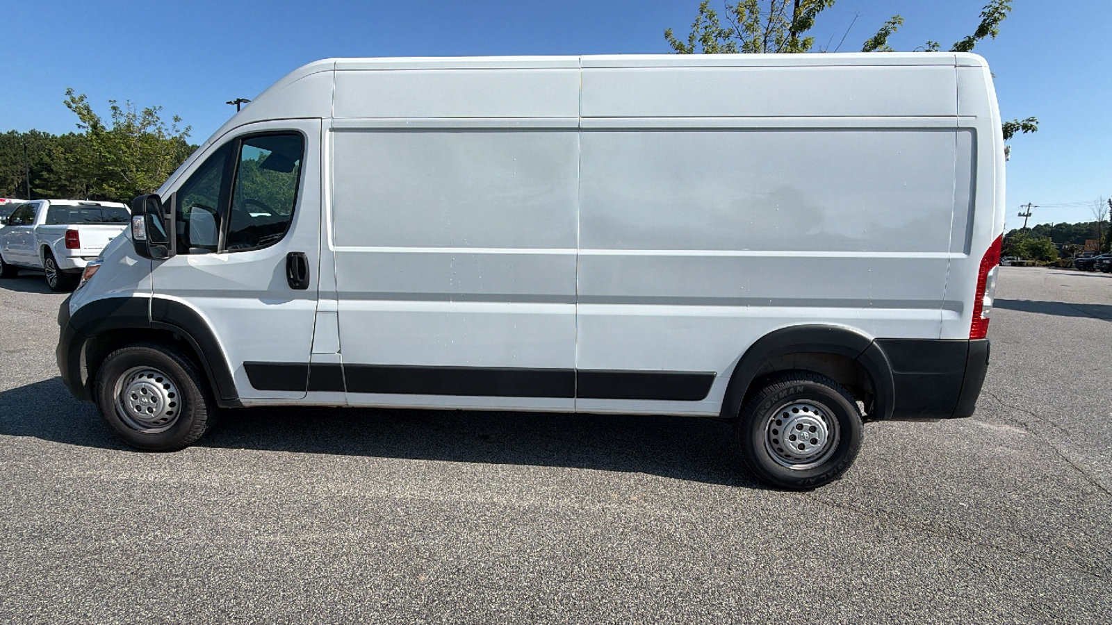 Used 2024 RAM ProMaster 2500 w/ Convenience Group FWD image 11