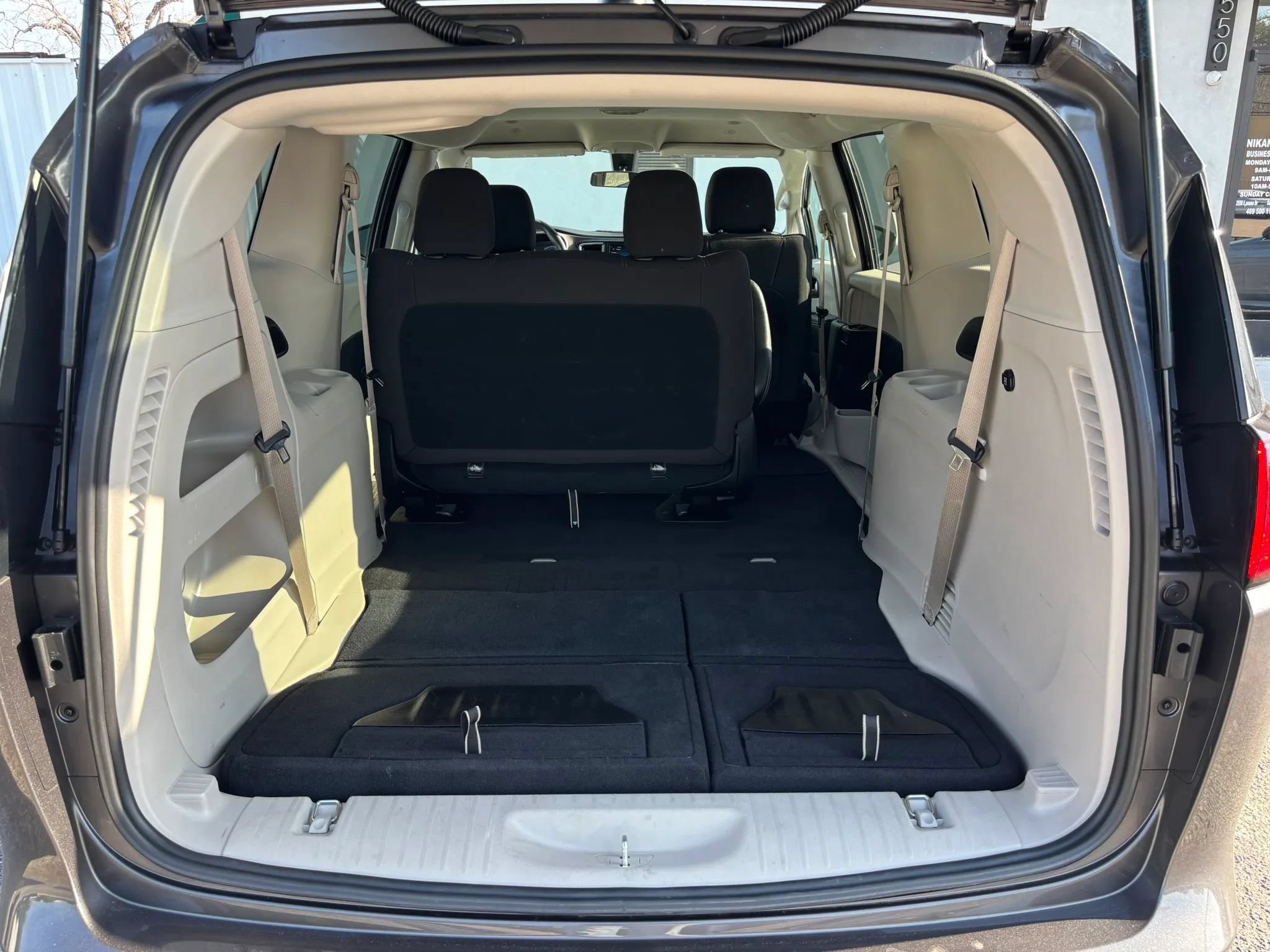 Used 2021 Chrysler Voyager L FWD image 59