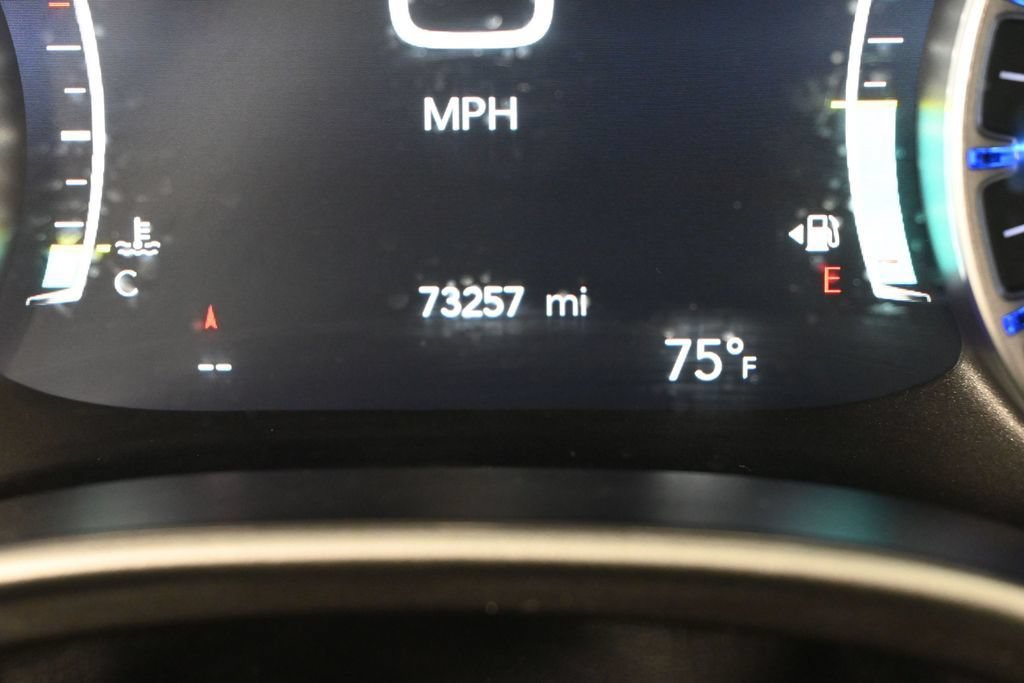 Used 2024 Chrysler Pacifica Touring-L FWD image 37