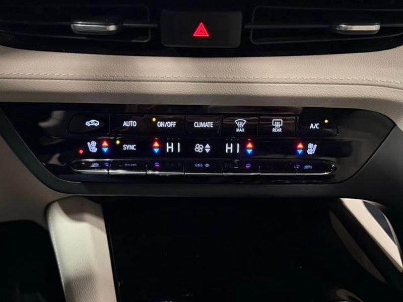 Used 2023 Buick Envision Avenir image 30