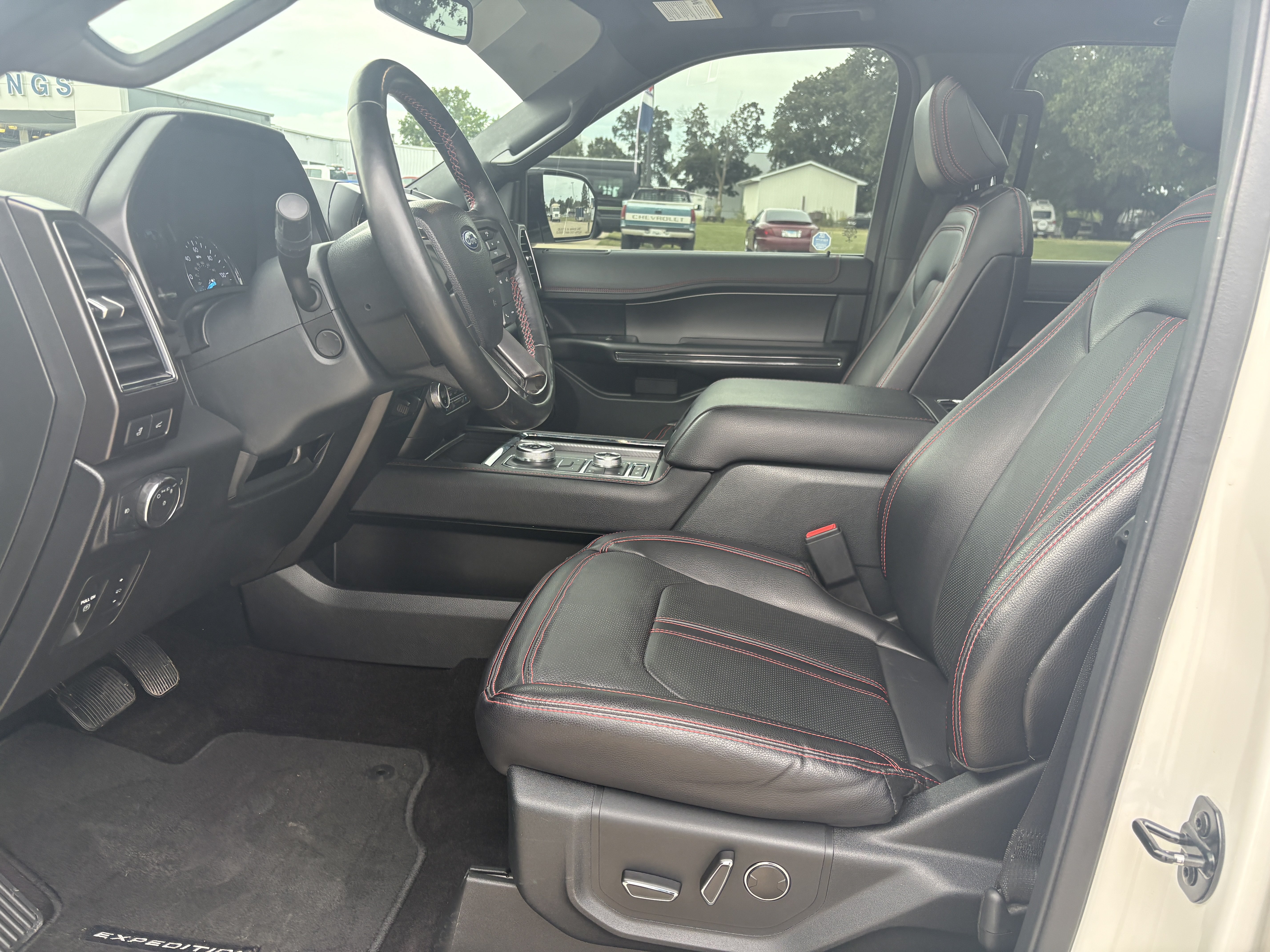 Used 2021 Ford Expedition Limited AWD/4WD image 10