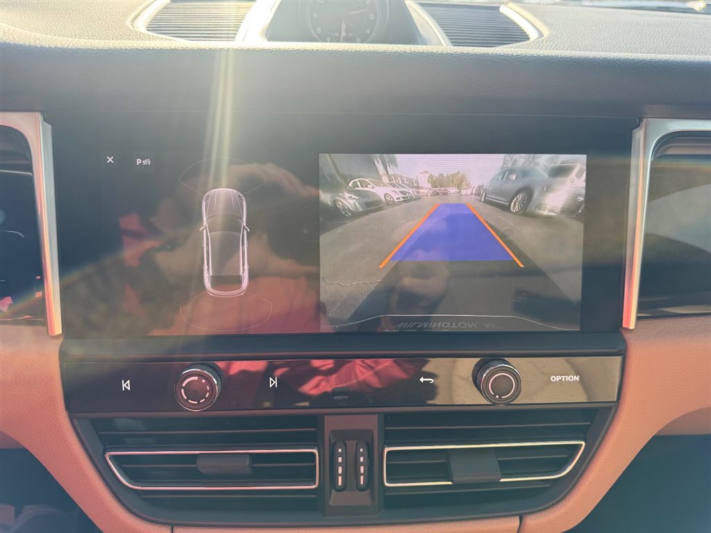 Used 2022 Porsche Macan image 16