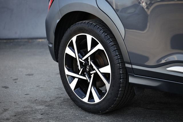Used 2023 Hyundai Kona Limited image 5