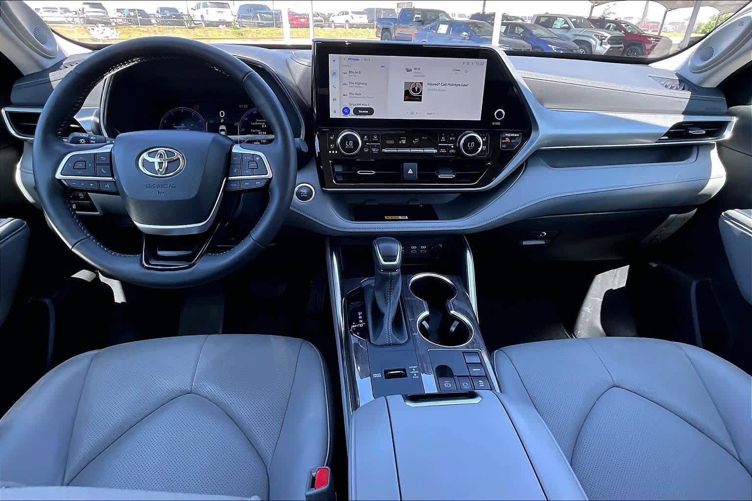 Used 2024 Toyota Highlander Platinum FWD image 15
