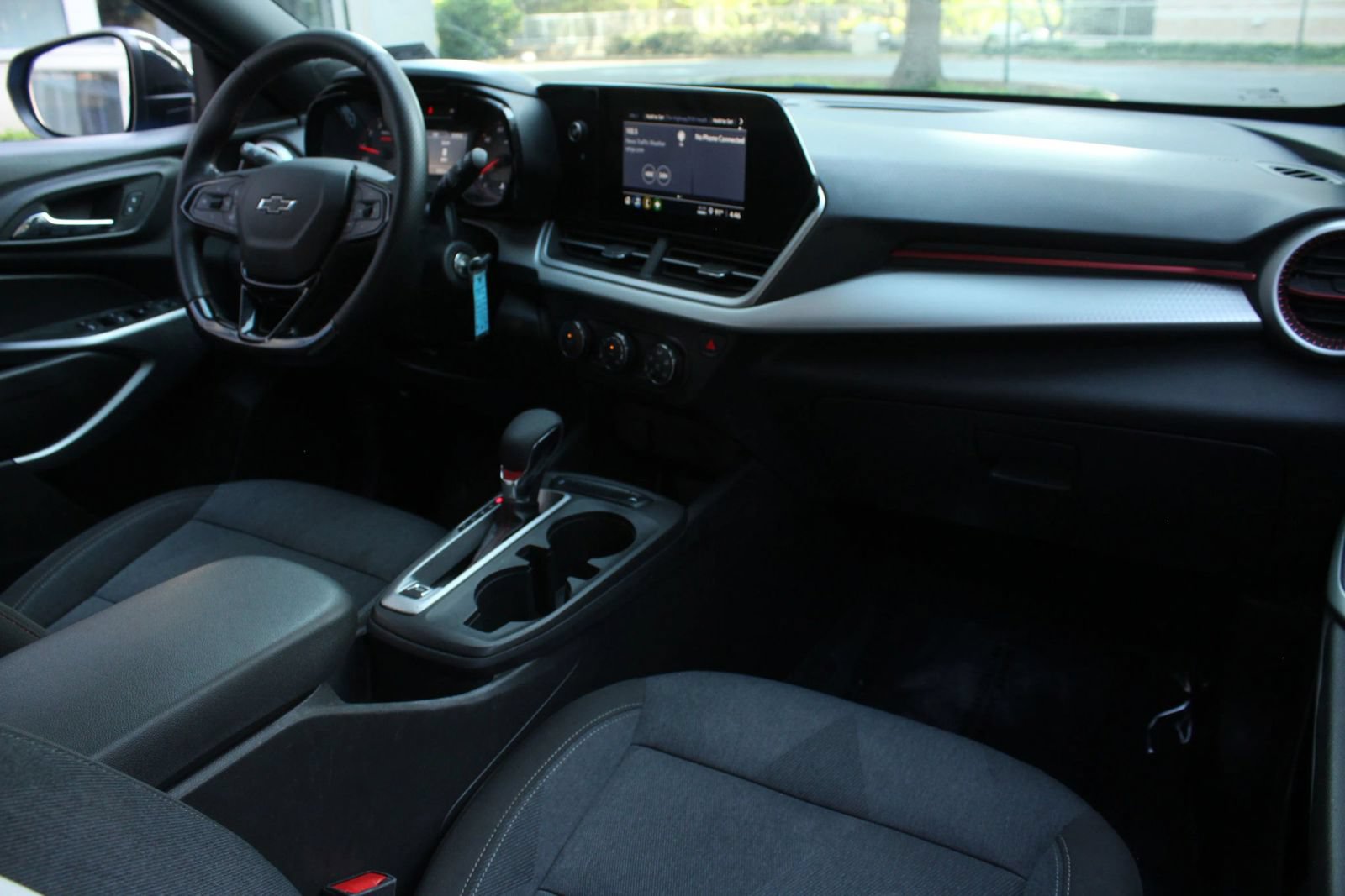 Used 2024 Chevrolet Trax RS FWD image 23
