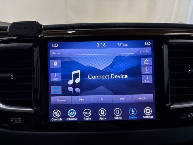 Used 2018 Chrysler Pacifica Touring-L FWD image 42