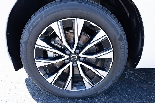 Used 2023 Volvo XC60 B5 Plus image 20