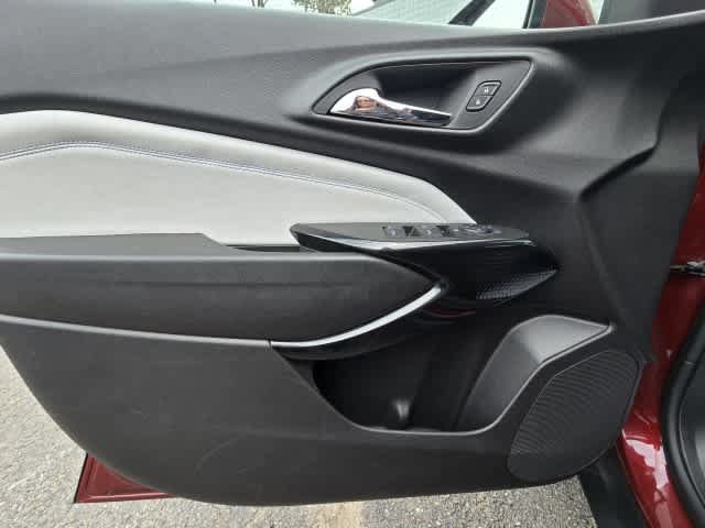 Used 2024 Chevrolet Trax LT FWD image 16