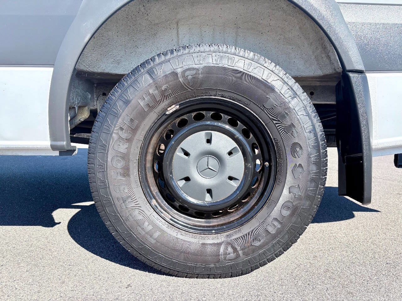 Used 2017 Mercedes-Benz Sprinter 2500 image 33